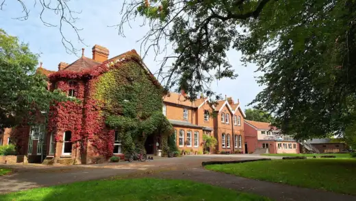 VándorLáss EST - Summerhill, ahol nem kötelező bejárni az iskolába